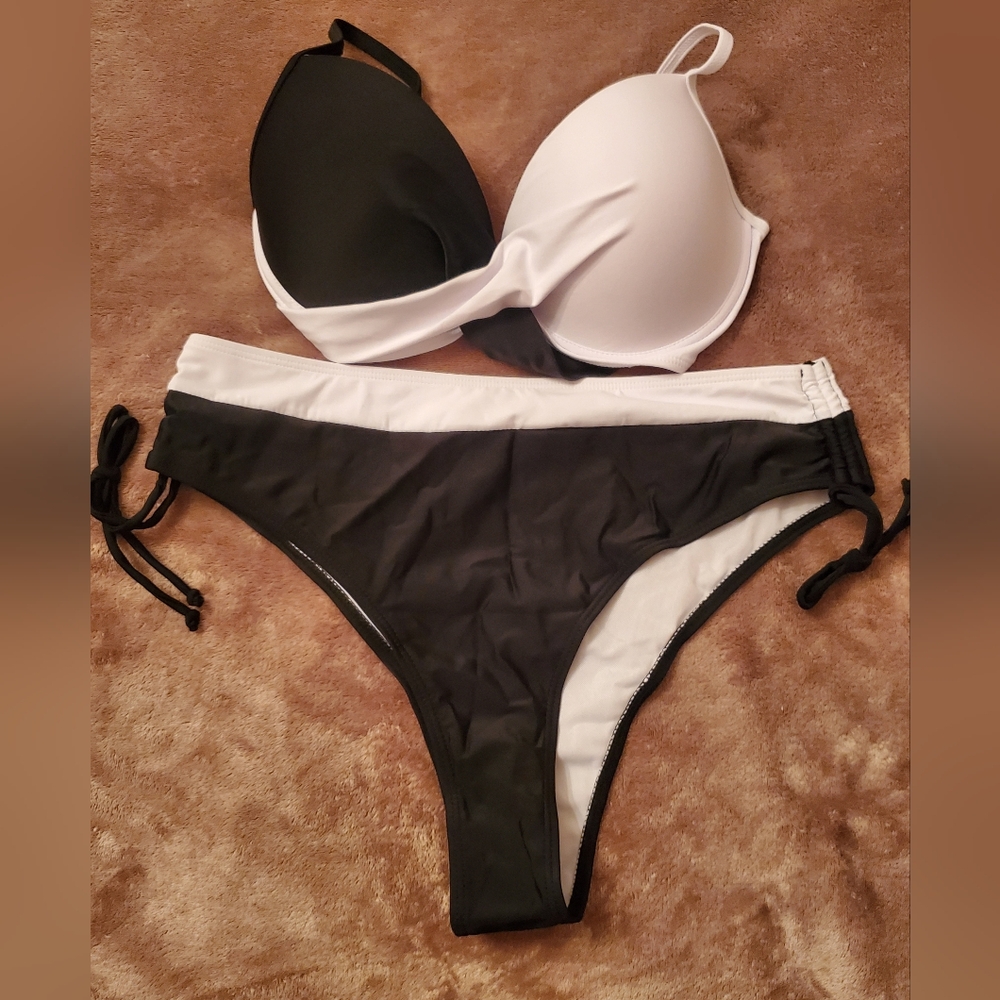 Black and White Women's Bikini Set